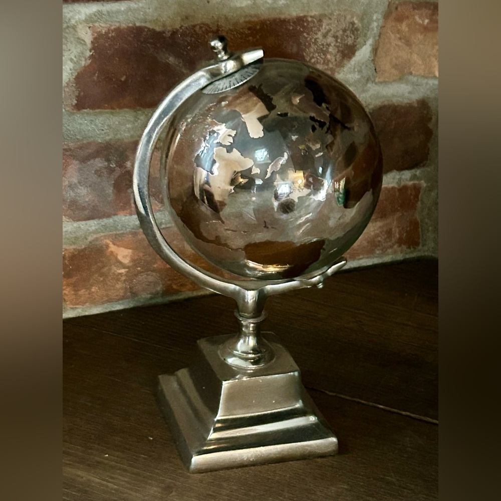 DECORATIVE GLOBE TABLE TOP 25cm High